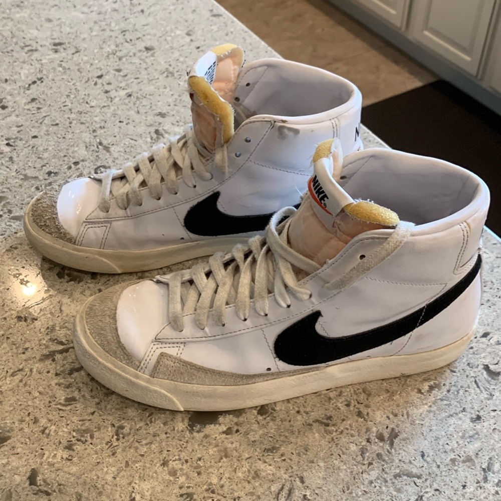 Nike women’s size 9 , excellent condition, barely worn , daughter outgrew